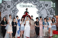 TSANG Nga Hei (3rd Right) won the 2nd Runner-up in "Evening Gown & Qi Pao Designs" Category.